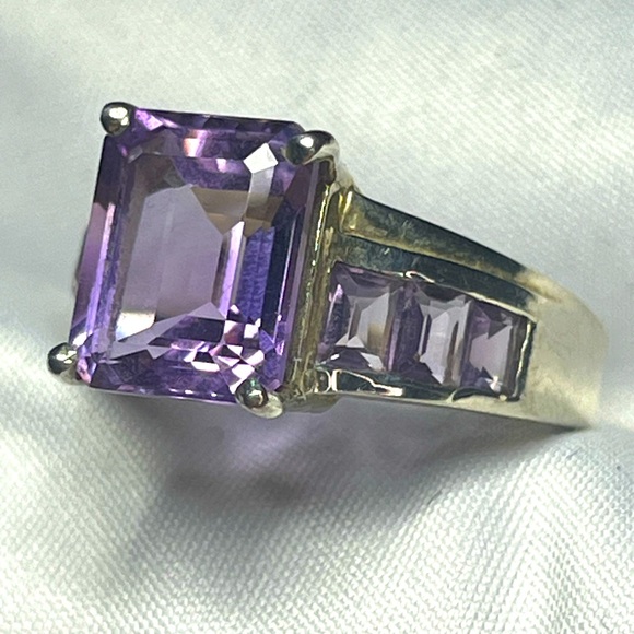 Fessenden & Co. Large Emerald cut Amethyst with amethyst baguettes on the sides - Picture 3 of 6